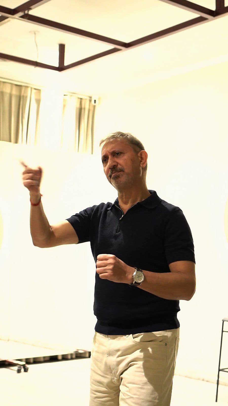 Neeraj Kabi explaining a point to the room